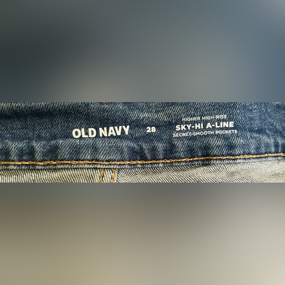 Old Navy Women's Distressed Blue Sky-Hi A-Line Jean Shorts (NWT) - Picture 6 of 7